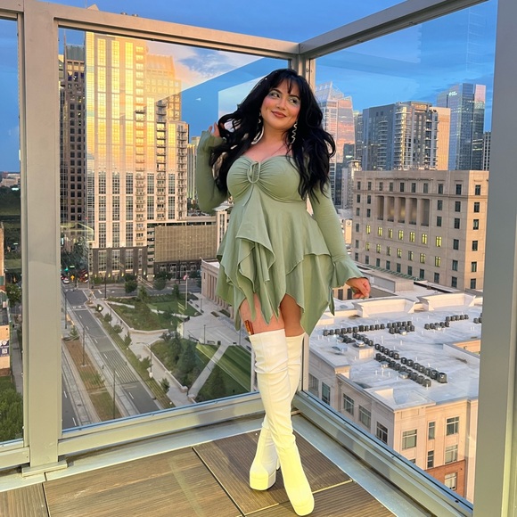 Meet your Posher, Julissa - Picture 1 of 1